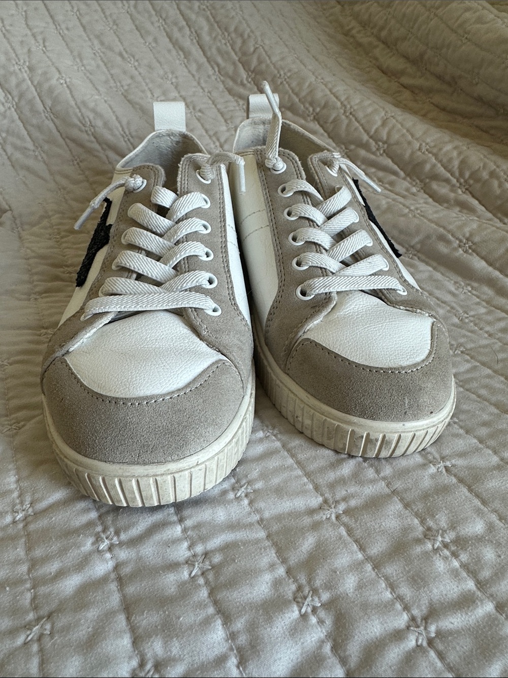 Yellow Box Dillan White & Taupe Women's Low-Top Sneakers with Black Star - Picture 6 of 7
